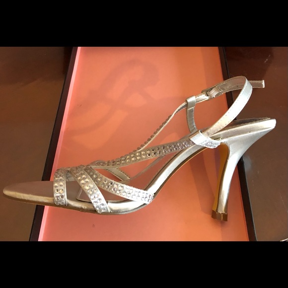 UNLISTED List Less Silver Braided Sandal, Size 6M. - Picture 4 of 5